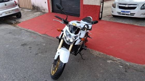 SUZUKI GSR 750 SUZUKI GSR 750